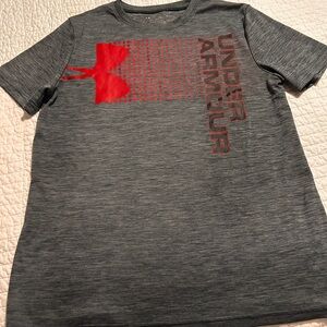 Under Armour Boys T-shirt red gray xl